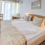 Hotel Kini Park & Free Parking Złote Piaski