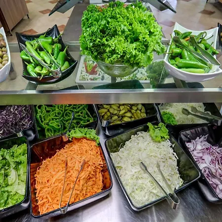 Kini Park & Free Parking Хотел