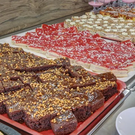 Kini Park & Free Parking Хотел 3*