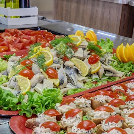 Kini Park & Free Parking Хотел