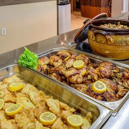 Kini Park & Free Parking Хотел Златни пясъци