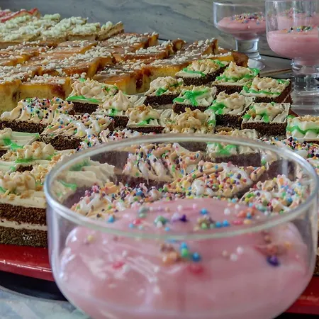 Kini Park & Free Parking Хотел 3*