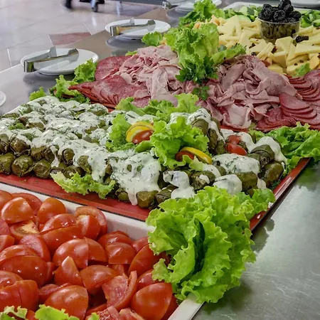 Хотел Kini Park & Free Parking Златни пясъци