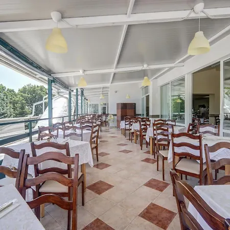 Kini Park & Free Parking Хотел Златни пясъци