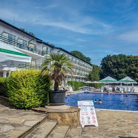 Хотел Kini Park & Free Parking Златни пясъци