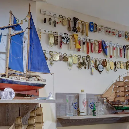 Kini Park & Free Parking Хотел