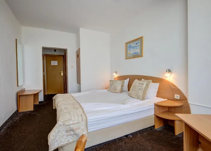 Kini Park & Free Parking Hotel