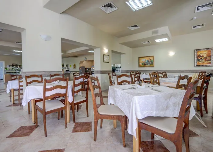 Kini Park & Free Parking Hotel 3*