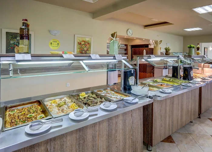 Kini Park & Free Parking Hotel