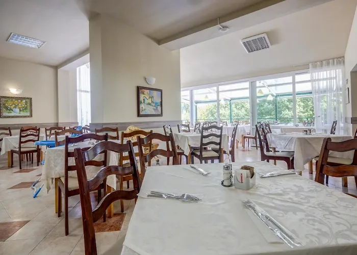 Kini Park & Free Parking Hotel Nisipurile de Aur