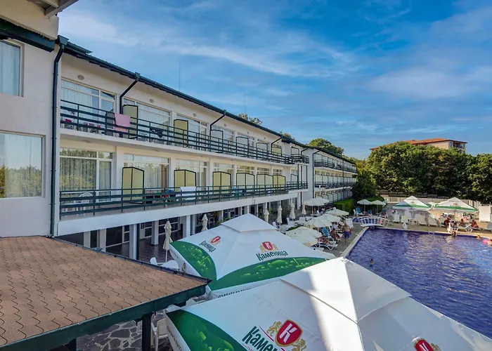 Kini Park & Free Parking Hotel