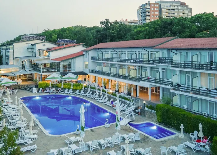 Hotel Kini Park & Free Parking