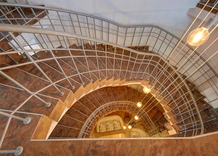 Hotel Kini Park & Free Parking