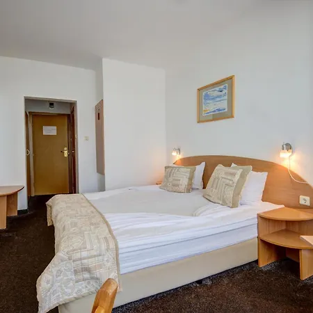 Kini Park & Free Parking Hotel