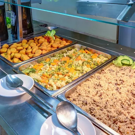 Kini Park & Free Parking Hotel Golden Sands