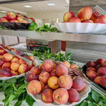 Kini Park & Free Parking Hotel Golden Sands