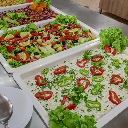 Kini Park & Free Parking Hotel