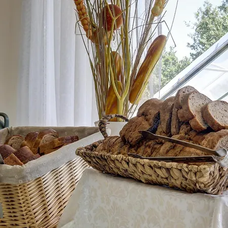 Hotel Kini Park & Free Parking 3*