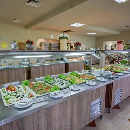 Kini Park & Free Parking Hotel Golden Sands