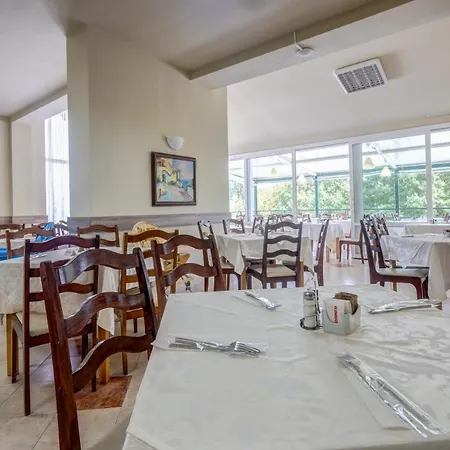 Kini Park & Free Parking Hotel Golden Sands