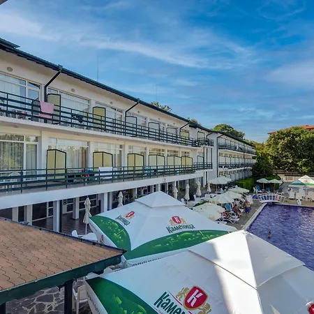 Kini Park & Free Parking Szálloda