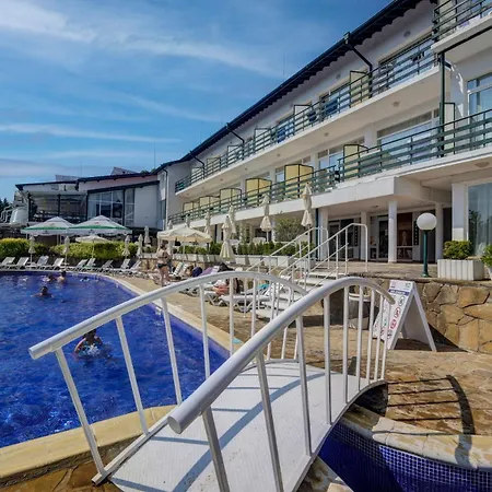 Kini Park & Free Parking Golden Sands