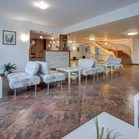 Kini Park & Free Parking Hotel 3*