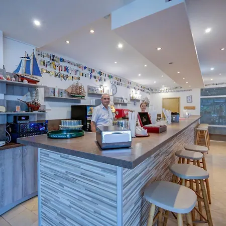 Hotel Kini Park & Free Parking 3*