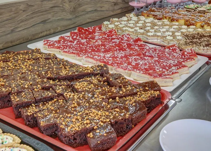 Kini Park & Free Parking Szálloda 3*