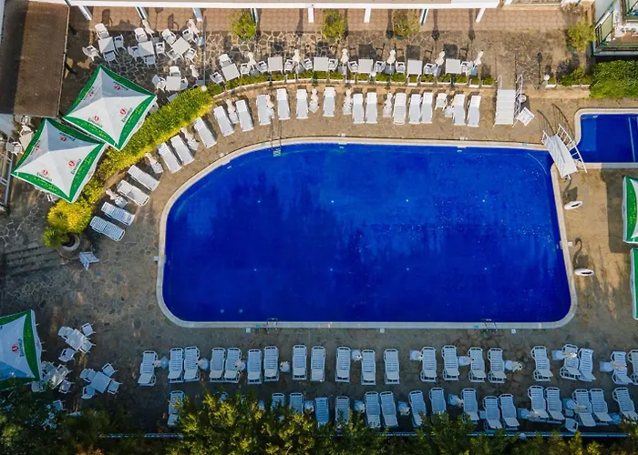 Kini Park & Free Parking Szálloda 3*