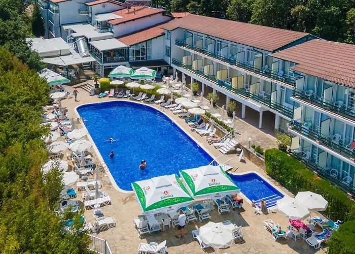 Kini Park & Free Parking Szálloda 3*