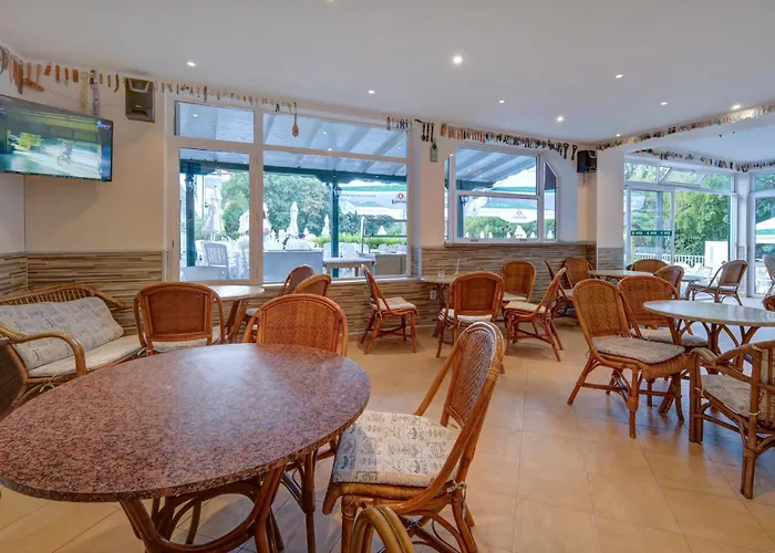 Kini Park & Free Parking Szálloda